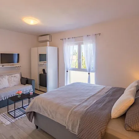 Modern Vista Apartment